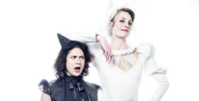 KRASAVICE | Martha Issová & Anna Polívková
